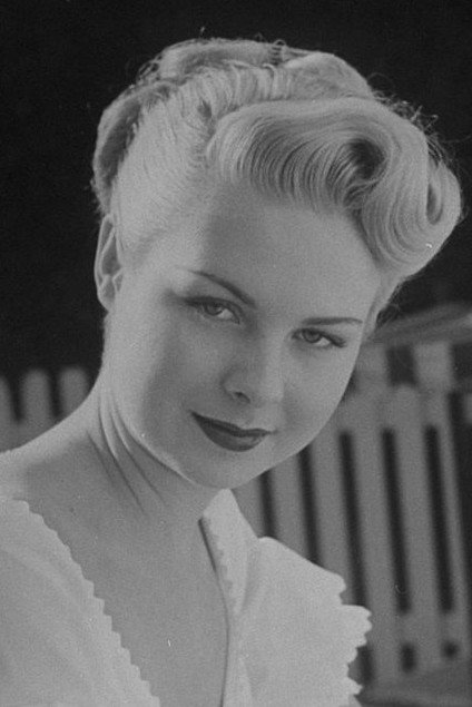 Lois Hall as Anne Howe Palooka in Joe Palooka in the Squared Circle