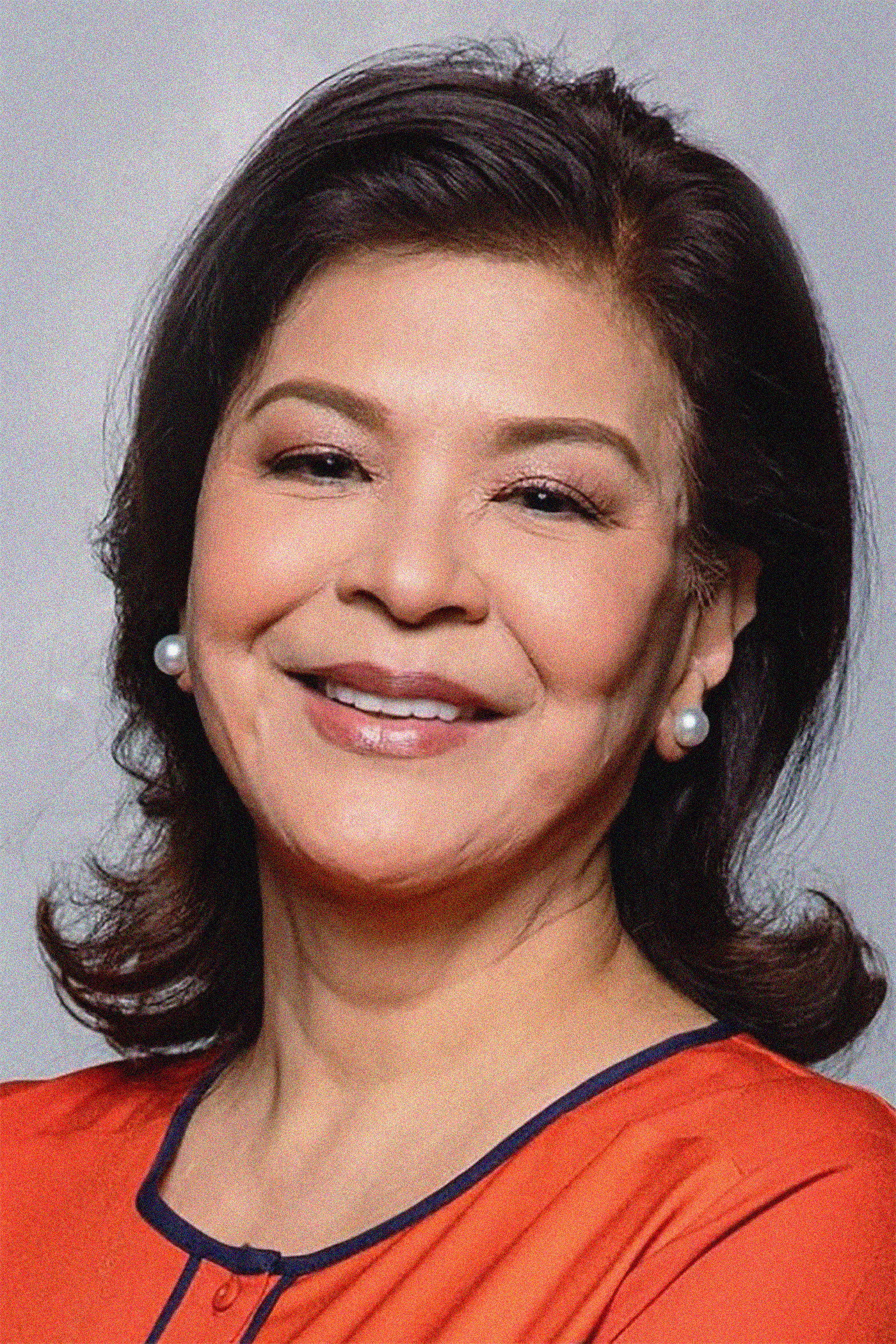 Sandy Andolong as Thea Santiago in Pahiram ng Sandali