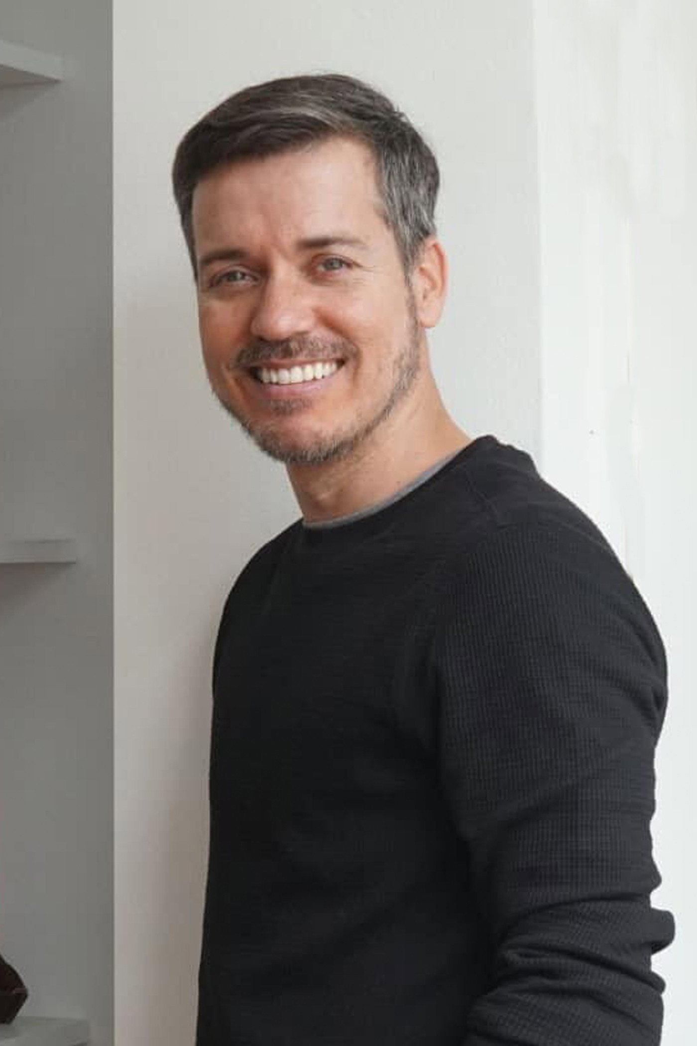 Juan Carlos Pastor Izurieta as Rómulo in The Tell-Tale Heart