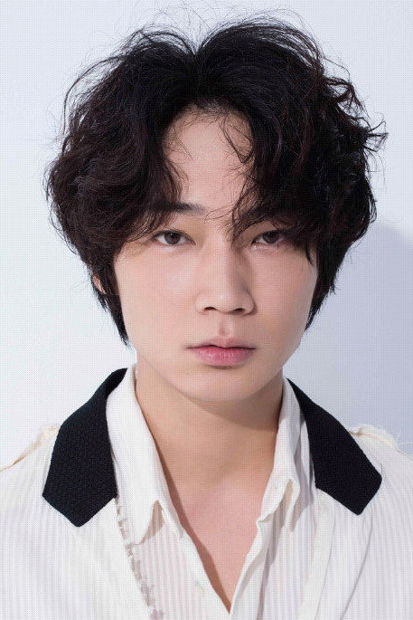 綾野剛 as Takumi Tsujimoto in Tokyo Swindlers