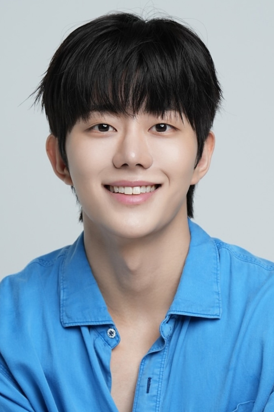 박창훈 as Jun-hyuk in Bulk Up