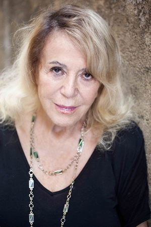 Rosalina Neri as Wanda in Finalmente Soli