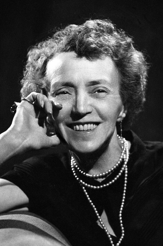 Juliette Béliveau as La grand-mère Boyer in Le Rossignol et les cloches