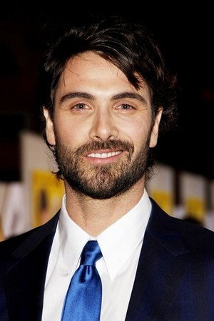 Luca Calvani as Manrico in Sposami