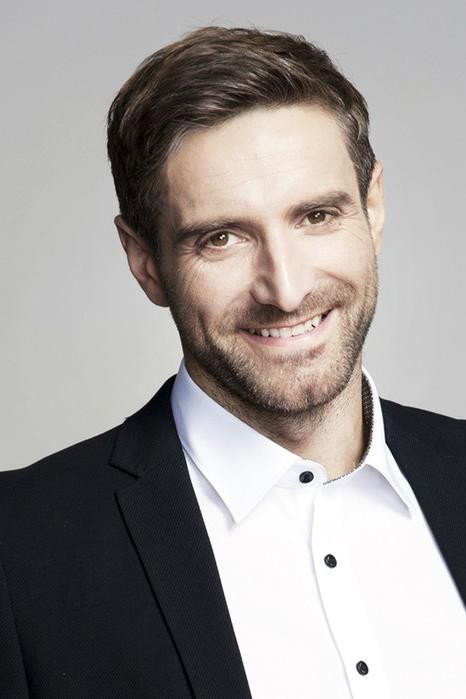Maciej Dowbor as Self - Presenter in Twoja twarz brzmi znajomo
