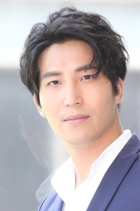 吳翔震 as News Conference Male Star in DiDi's Dreams