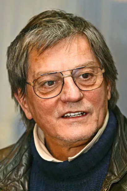 Jozef Adamovič as (voice) in Pavol zasahuje
