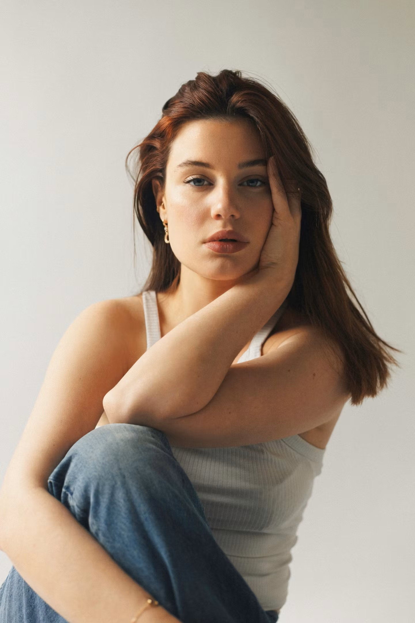 Nadia-Alexia Challah as Harmonia in Rembetis – Die Geisterjäger