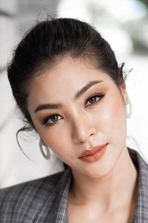สุภาพร มะลิซ้อน as Khwanruethai in Dear Enemy