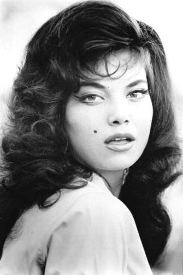 Luciana Gilli as Lilamani in Temple of a Thousand Lights