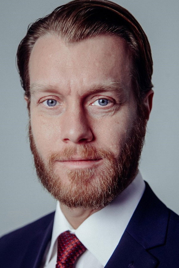 Владимир Иваний as Parikmaher in Последствия войны