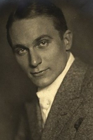 Lothar Firmans as Löffler in Hogler's Task
