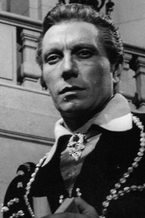 Enrique Fava as Marelli in Luna Park