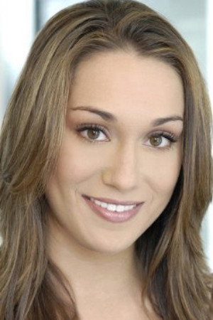 Lea Kohl as Anna in Hunger