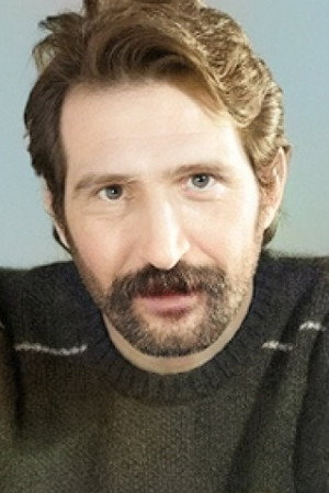 Timur Ölkebaş as Ismail Kahramanim in Sevda Kuşun Kanadında