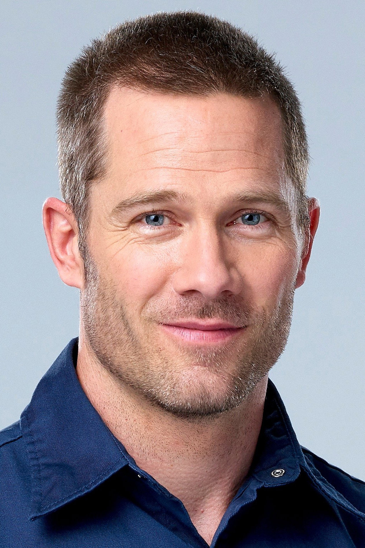 Luke Macfarlane as Jason Howell in Satisfaction