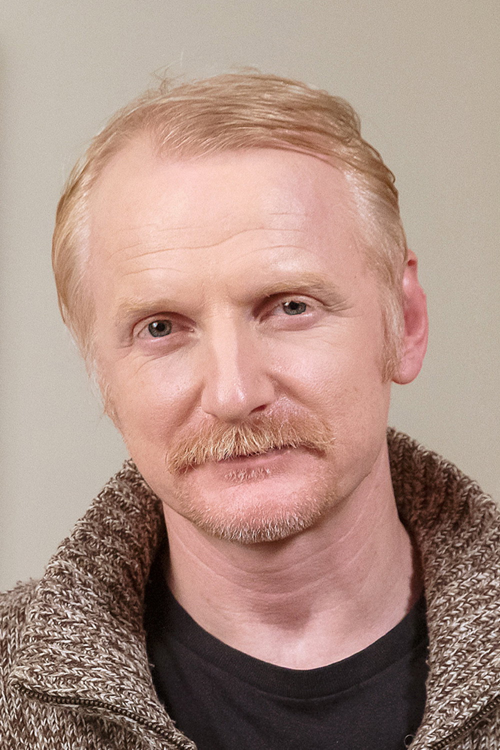 Richard Bovnoczki as Dance Teacher in Dans retușat