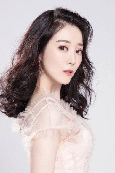 Chen Qianduo as Young Mistress Wen in The Sword and the Brocade