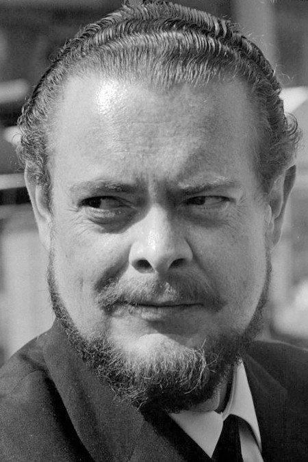 Åke Falck as Narrator (voice) in Petter's and Lotta's Christmas