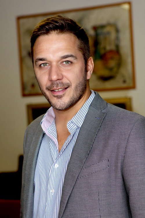 Alessandro Adriano as Vaglietti in Se devo essere sincera
