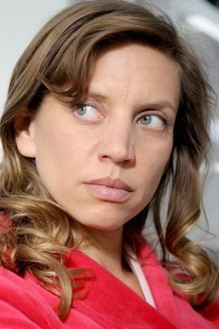 Martina Schwab as Arabella Hürner in Oben ohne