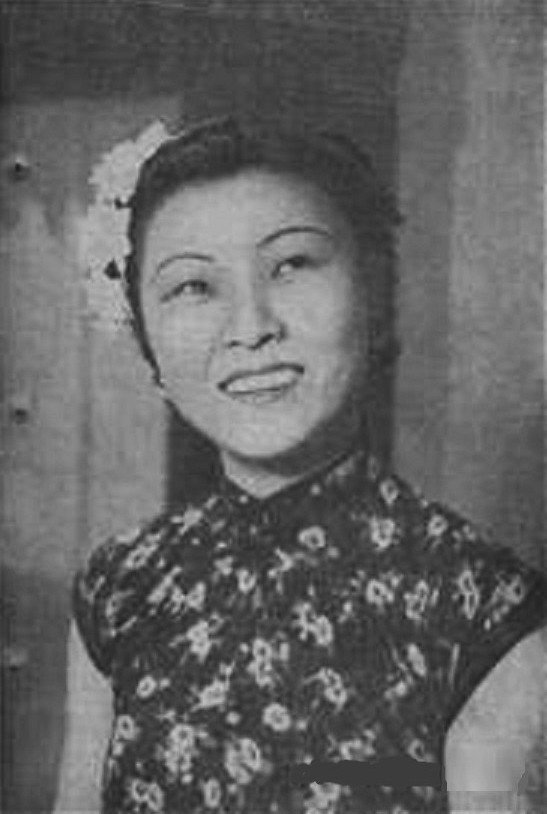 Bai Yan as 妓女 in Lady Meng Jiang