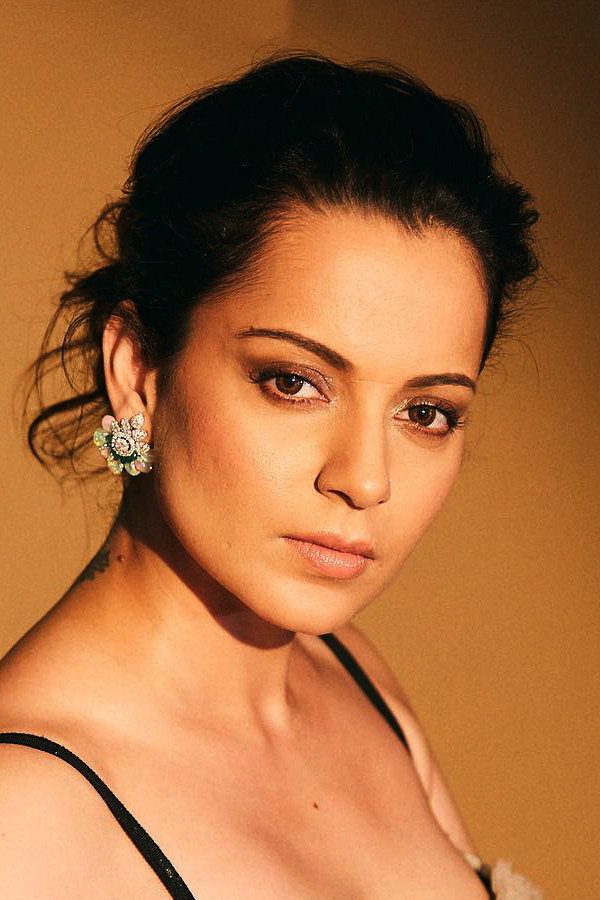 Kangana Ranaut as Sana Azim in Woh Lamhe