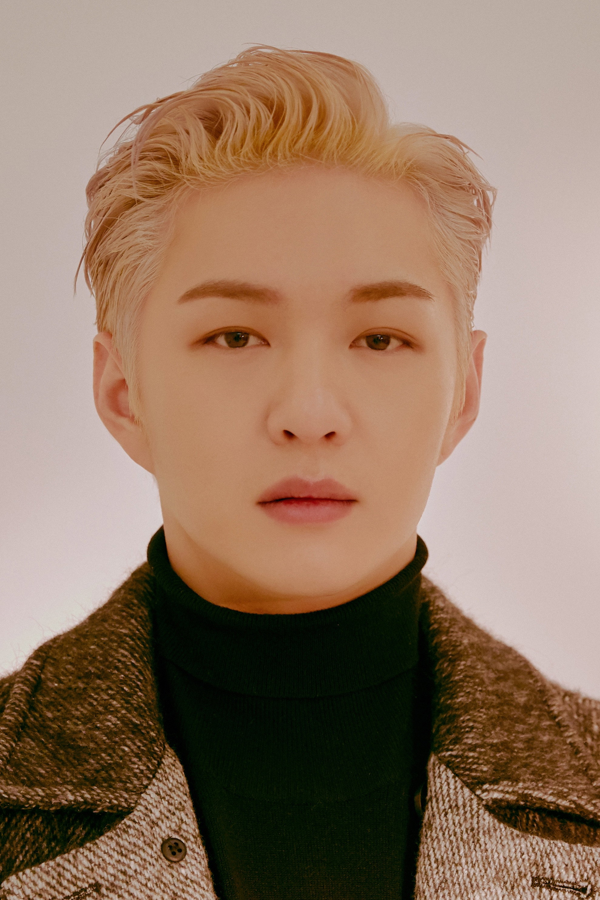 이창섭 as Self - Contestant in Kingdom: Legendary War