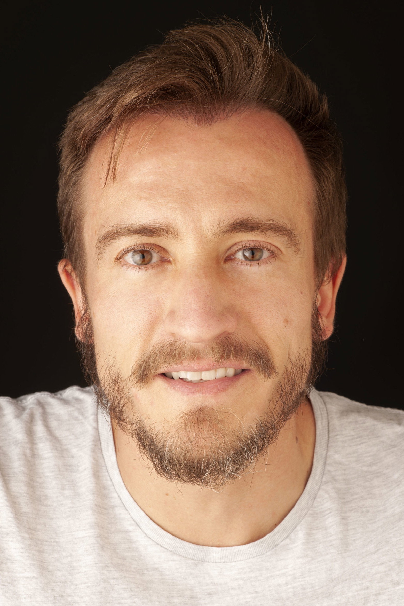 Edmundo Rosa as Bruno in Riscos