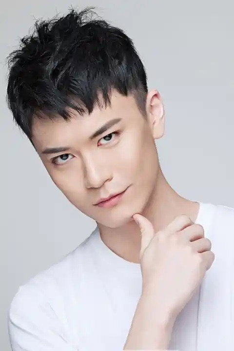 黄鹤立 as Huang He Li (Self) in 三里屯的朋友圈