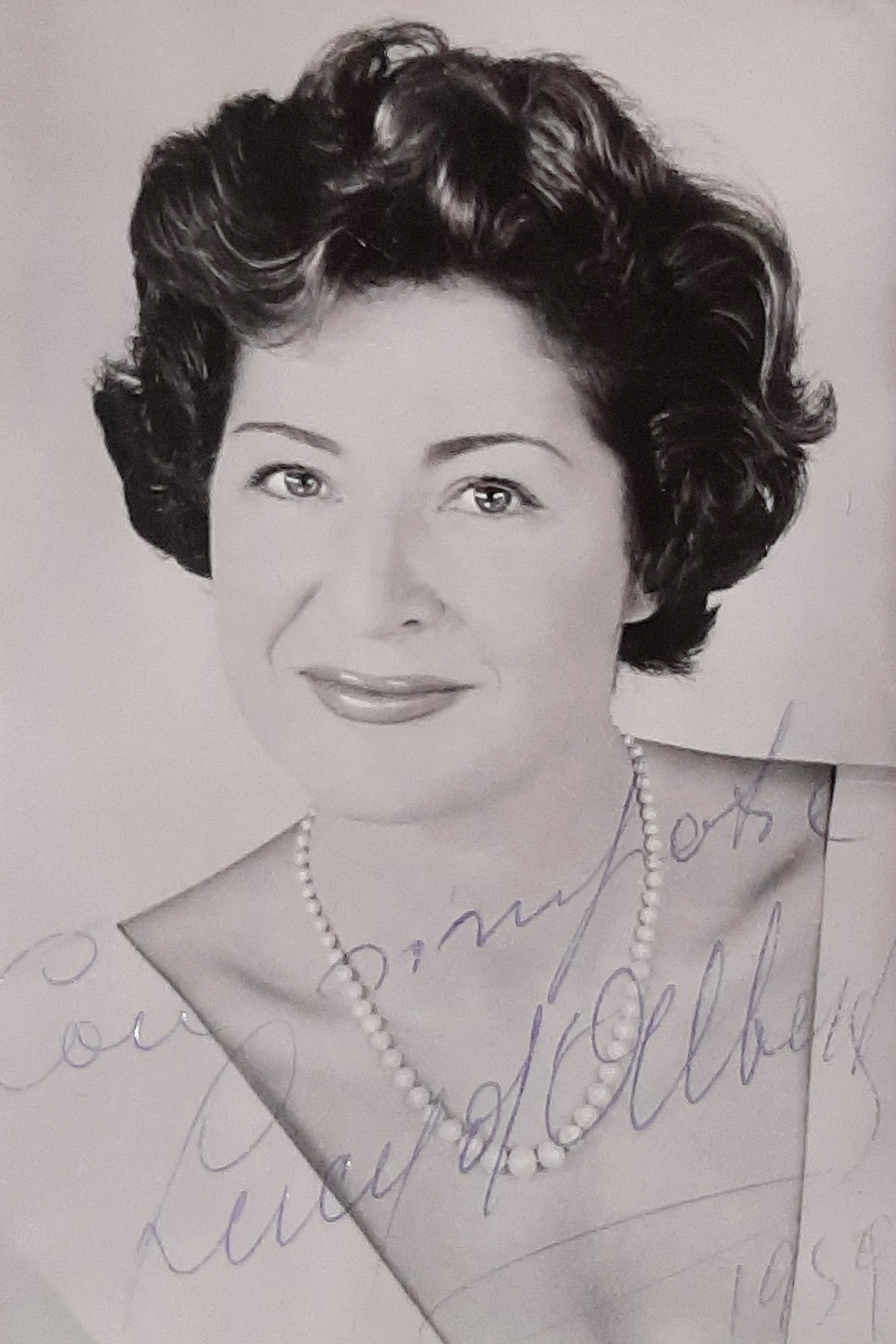 Lucy D'Albert as Giunone in Giove in doppiopetto