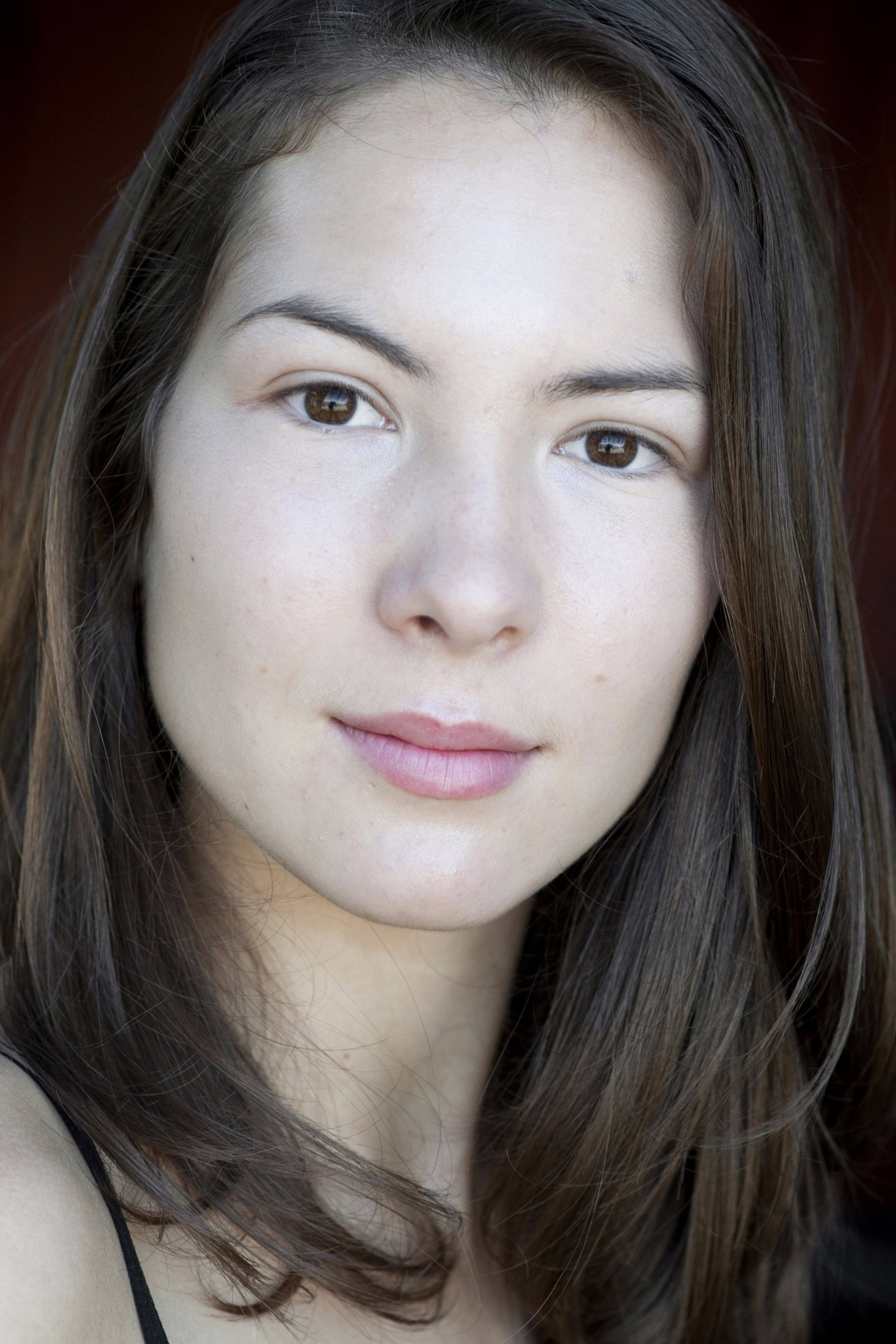 Leonie Vincent as Lejla in The Glass Dome