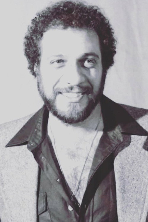 Kazem Afrandnia as Mahmoud in Bi-Neshan