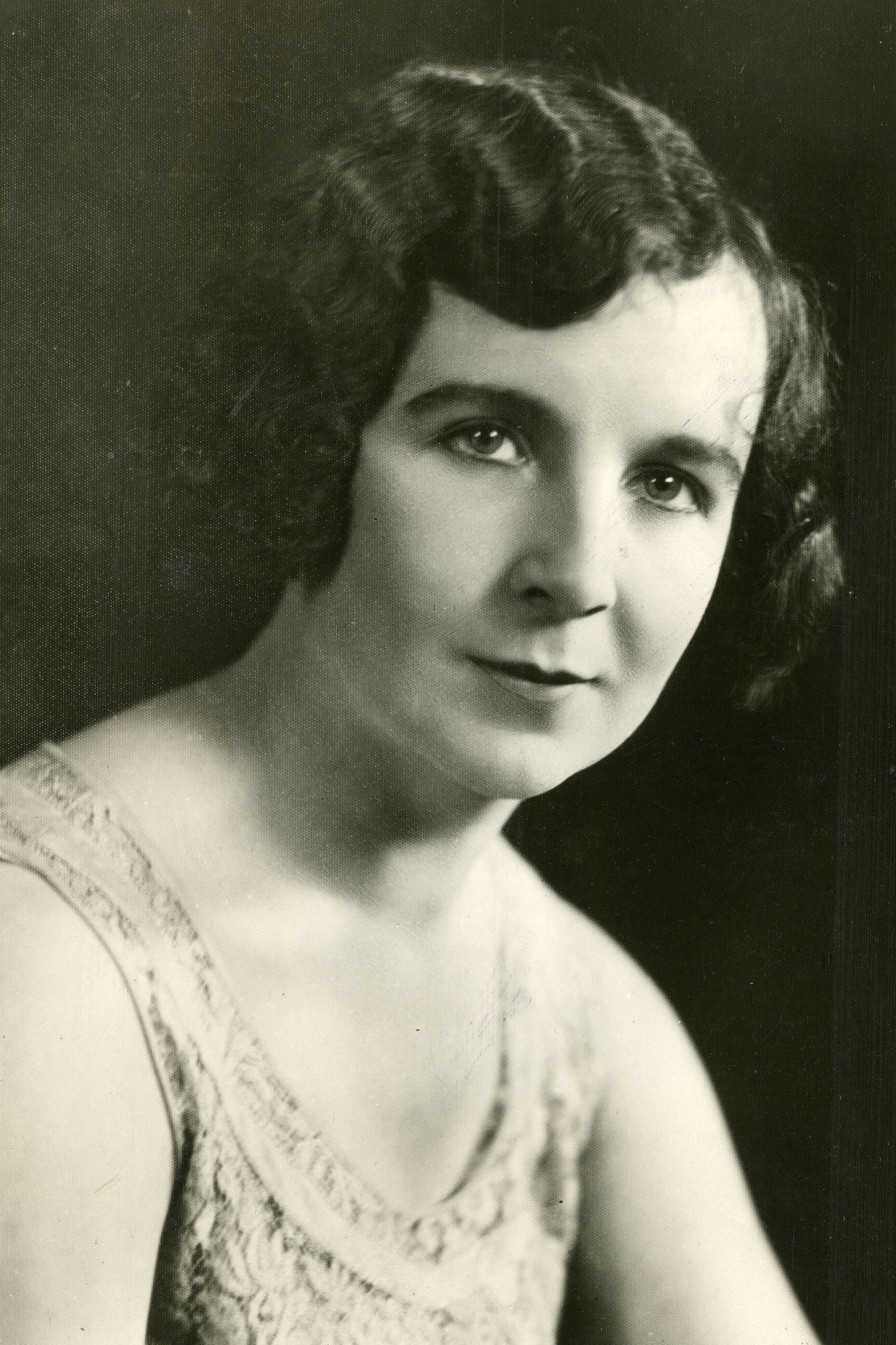 Eileen Crowe as Mrs. Elizabeth Playfair in The Quiet Man