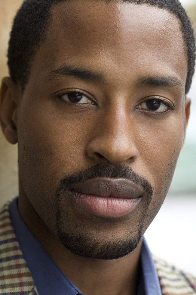 Dwayne Perkins as Mason in Loqueesha