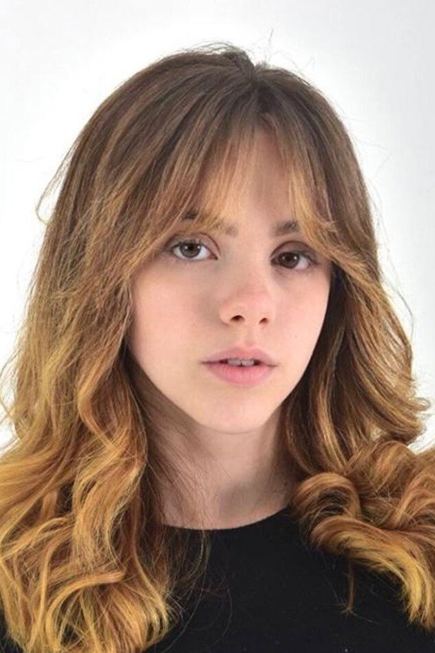 Júlia Svacinna as Mariana in Família, Pero no Mucho