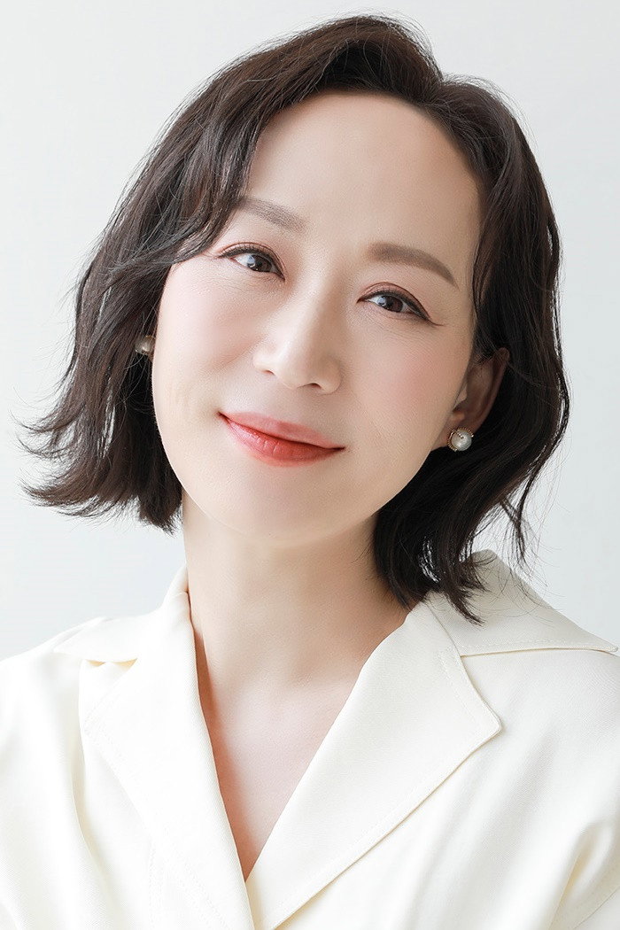 우현주 as Pyo Eun-Sil in Doctor Lawyer