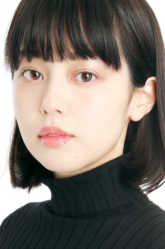 Fumiko Aoyagi as Tomoko Sakaguchi in Summer Blooms