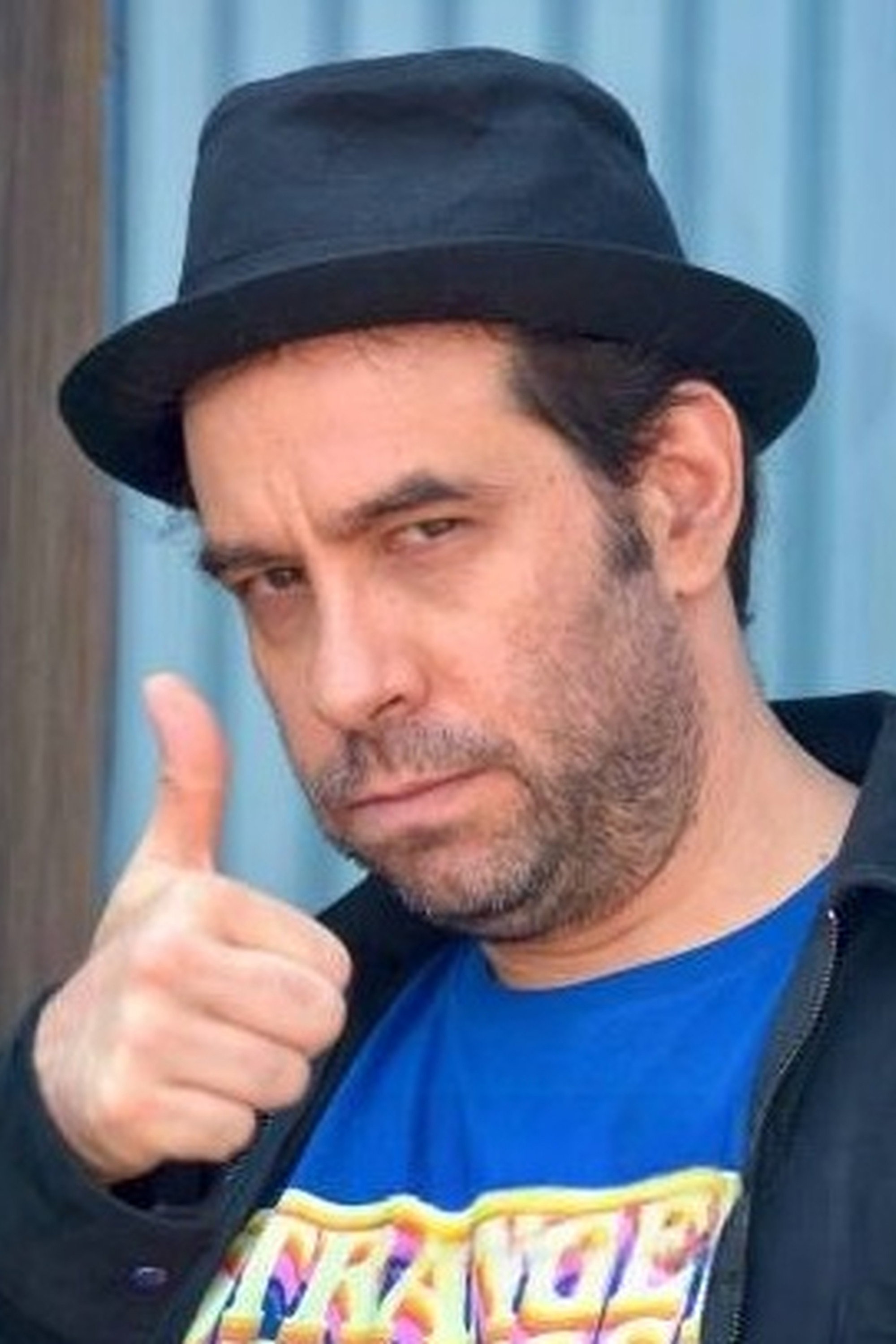 Claudio Herrera as Profesor Inventillo (voice) in Los Colorado