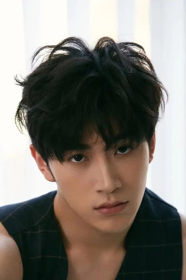 蔡正杰 as Ji Xuan in Romantic Boyfriend