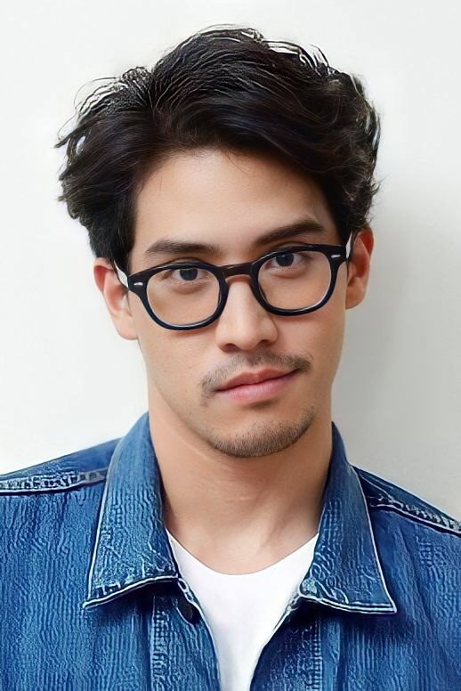 กรรณ สวัสดิวัตน์ as Win in Tootsies & The Fake