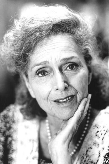 Barbara Pilavin as La madre di Nataniele in The Sandman