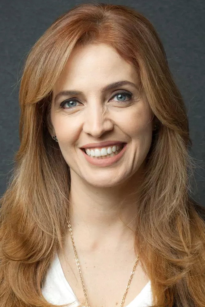 Poliana Abritta as Self - Host in Fantástico