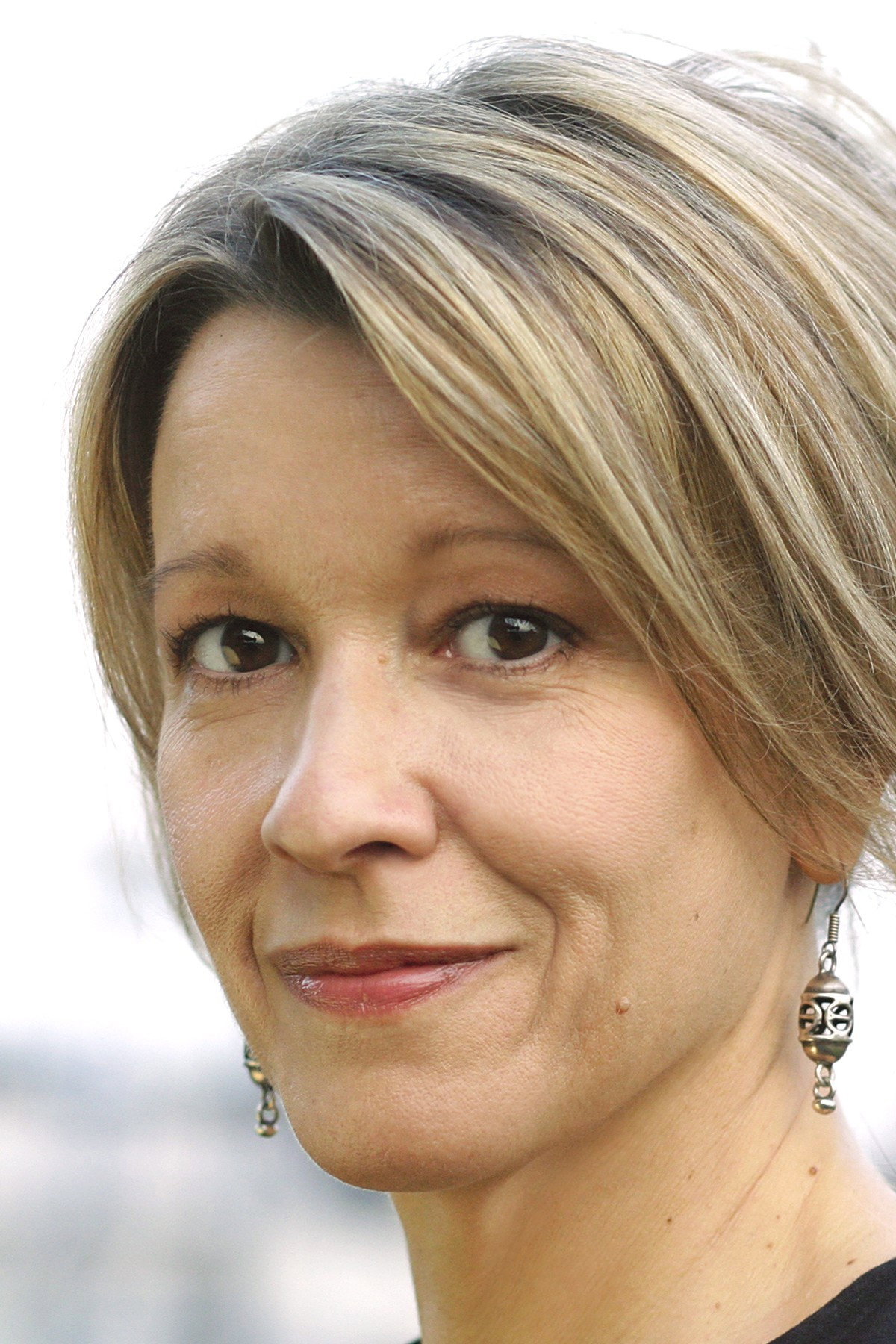 Linda Emond as Agent Hilde Eriksen in Death and Other Details