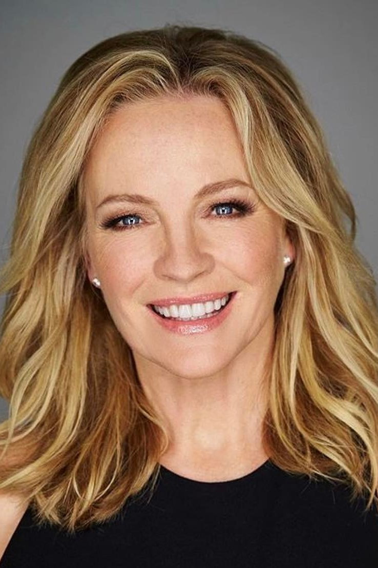 Rebecca Gibney as Julie Davis in Zoo Family