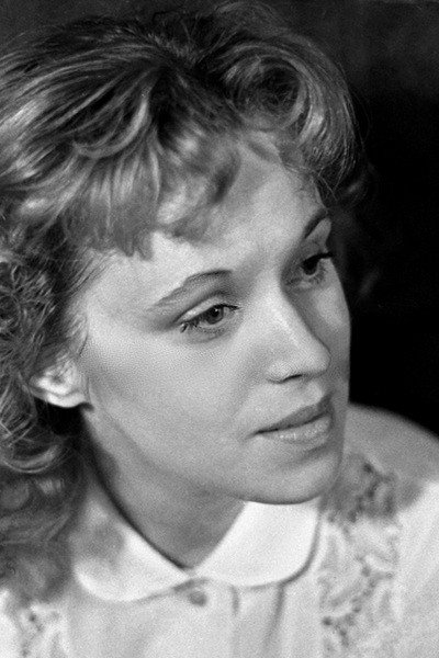 Liliya Tolmacheva as Нина in Life Has Passed By