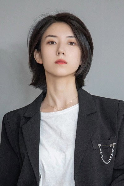 Zhou Qian Xiao as Shen Feixue in Bastard Wargod
