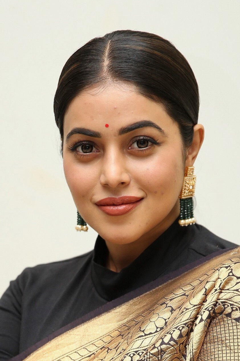 Poorna as Dhwani's friend in Flash