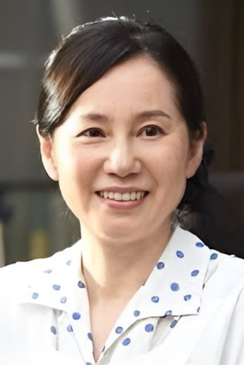 森下愛子 as Shinbun-bu in Third Base