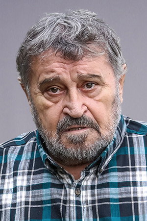 Ion Haiduc as Octavian Kozak in Narcisa Sălbatică